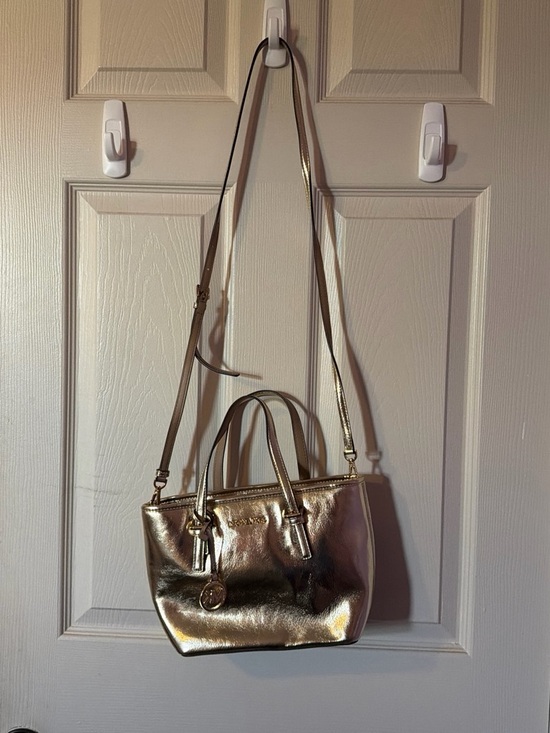 Michael Kors Handbags - Michael Kors Metallic Gold Shoulder Tote with Detachable Strap